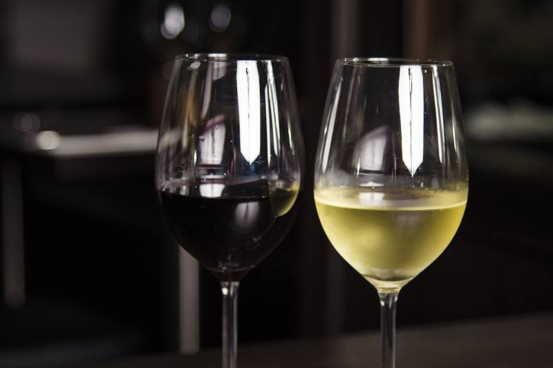 Accord met vin blanc ou vin rouge Bordeaux pour le barbecue en famille